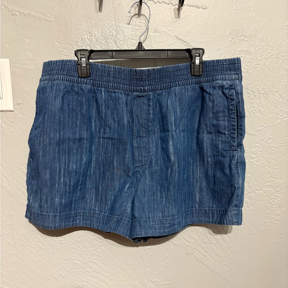 Women’s Stretchy Pull-on Jean Shorts